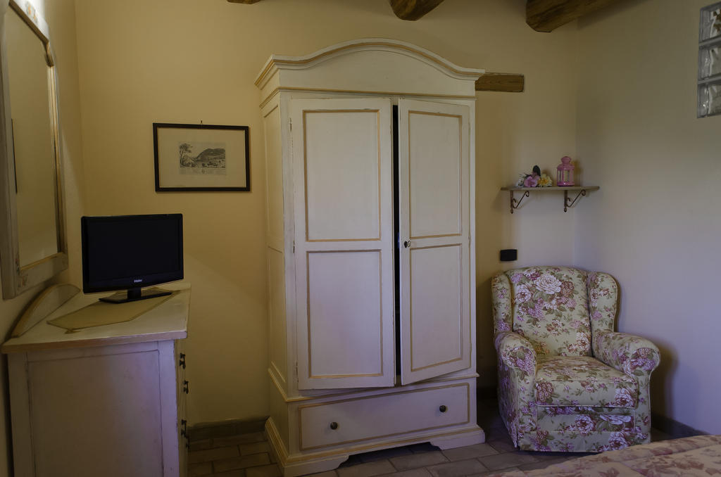 Agriturismo Pompagnano Habitación foto